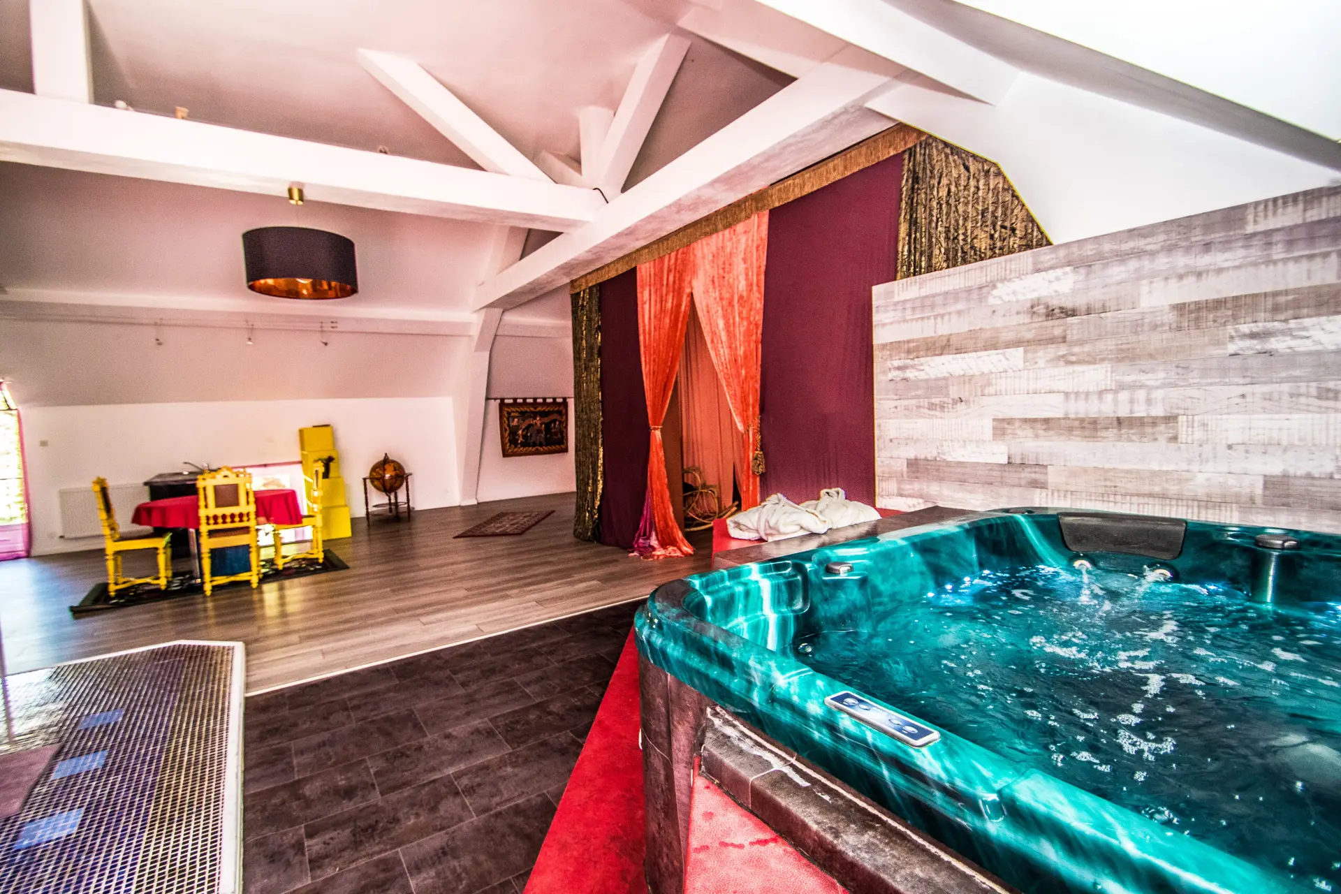 LA FONT VINEUSE HOTEL & SPA - HEBERGEMENT CHARME & INSOLITE SUITE TAJ MAHAL LA FONT VINEUSE HOTEL & SPA